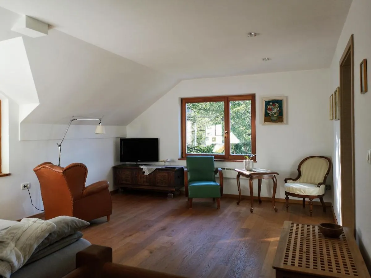 Vikendica Zbilje Lake House